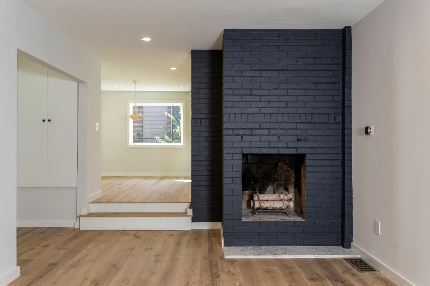 BuildDirect Arizona Oak 3mm Thick RL X 7.5" Engineered Hardwood Flooring (22.82 Sq Ft Per Box) - Image 3